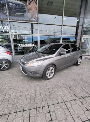 Ford Focus Ghia 2.0 5P